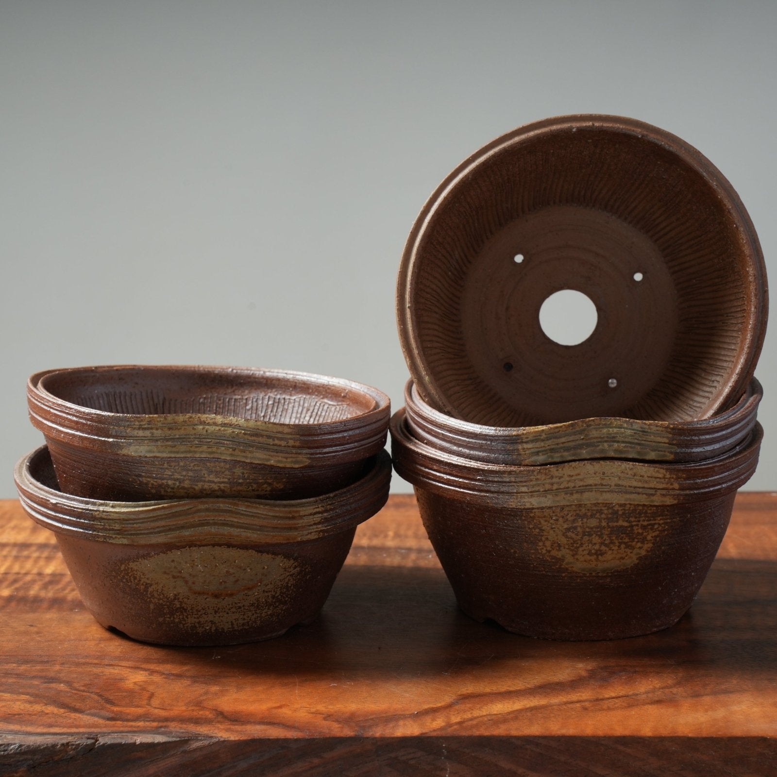 Mitunobu Ito Ash-Tinged Triple-Banded Round Bonsai Pot - Bonsaify