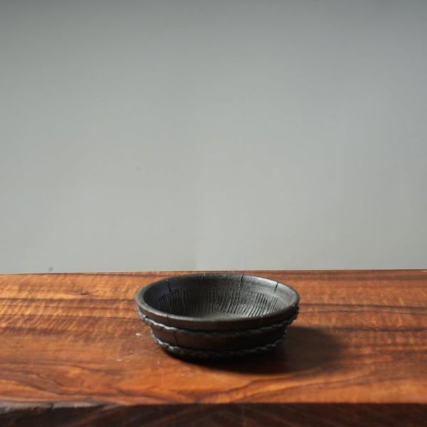 Mitunobu Ito Dark Barrel Shallow Round Bonsai Pot - Bonsaify